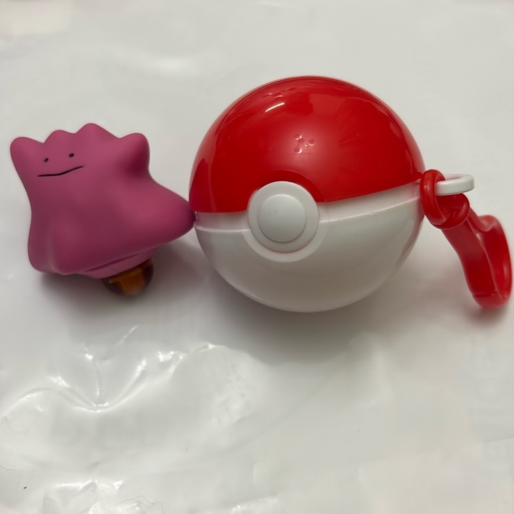 1999 Burger King Pokemon #132 Ditto spinning toy with Pokeball